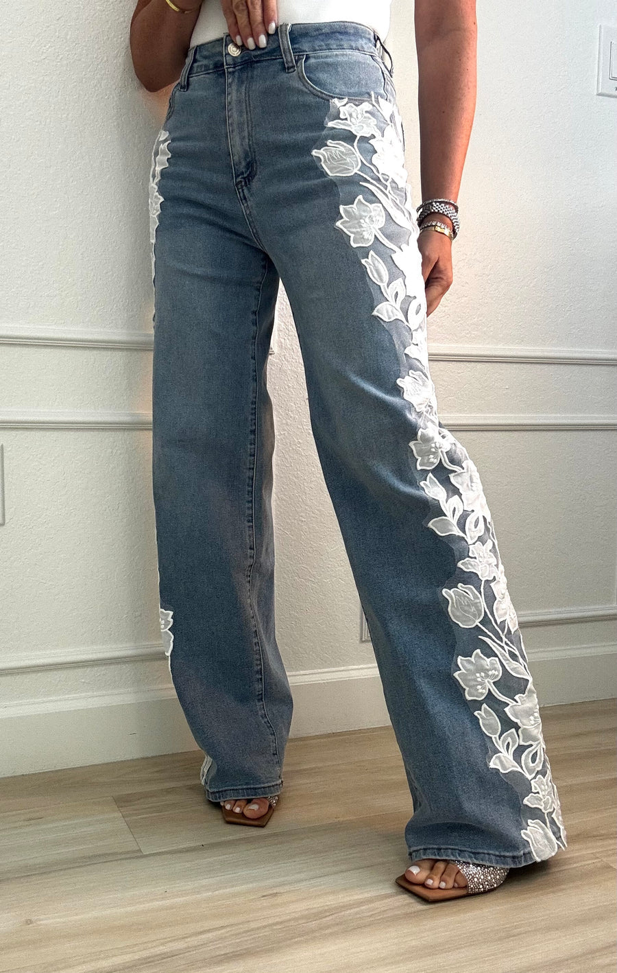 Bloom Trail Embroidered Jeans