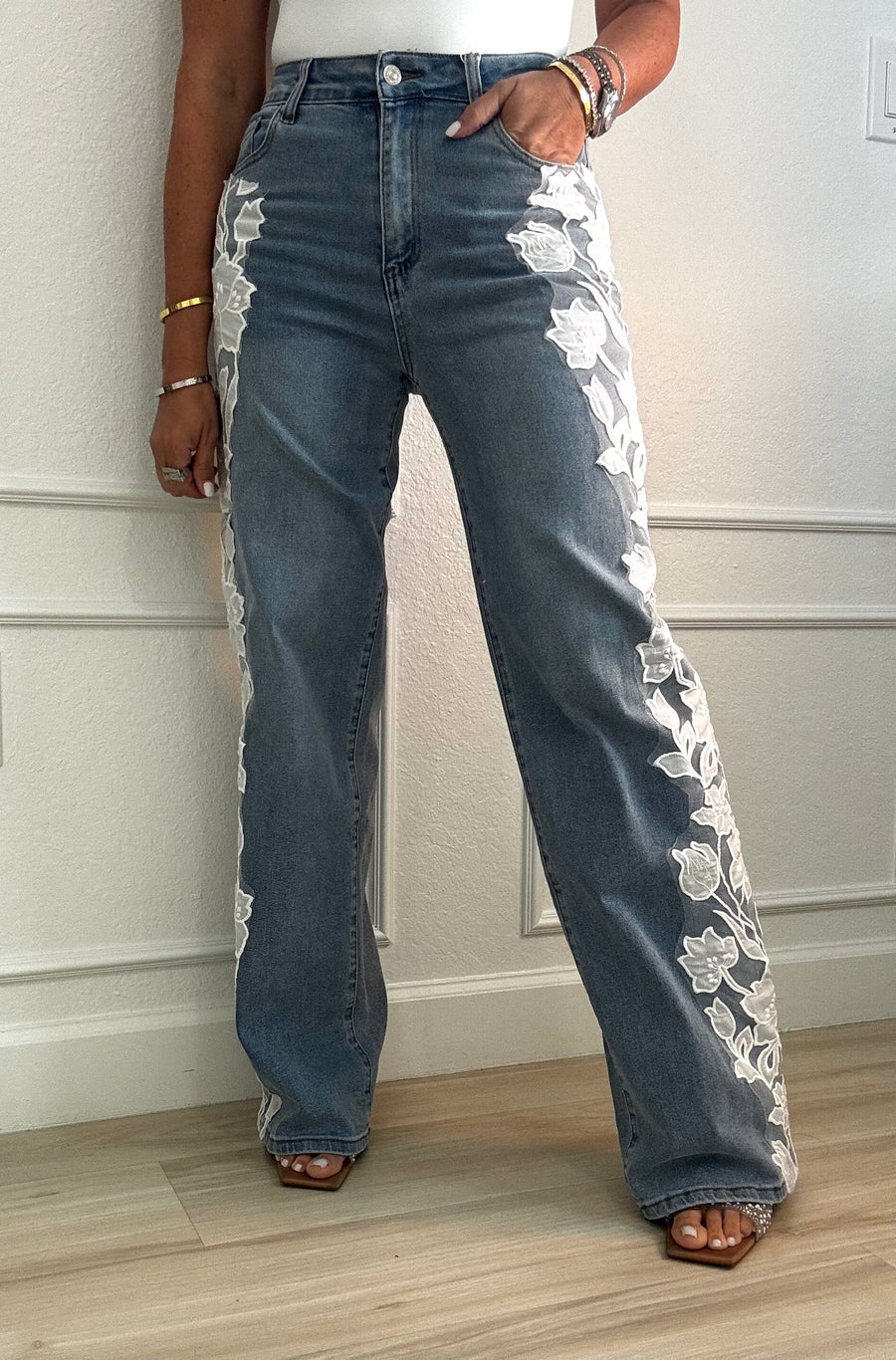 Bloom Trail Embroidered Jeans