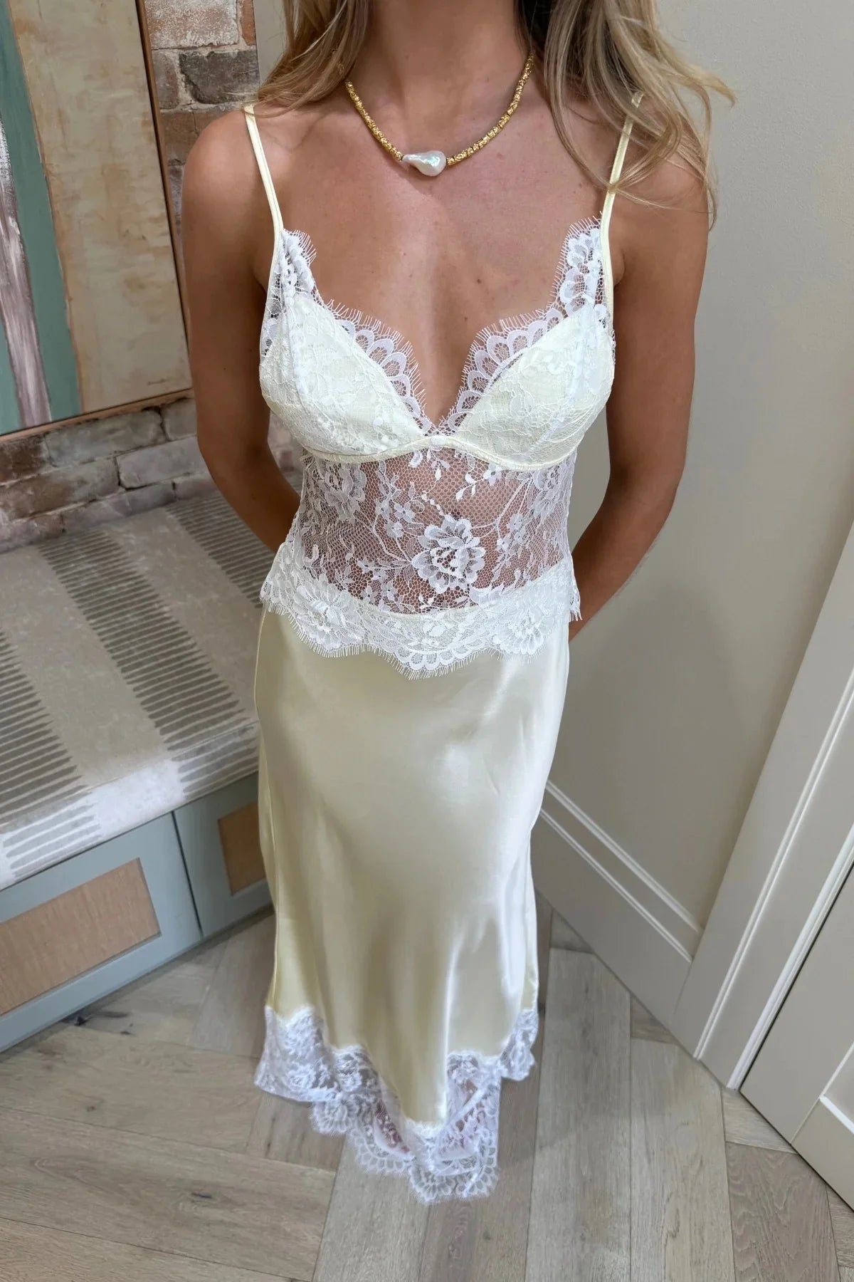 Ivory Élan Lace Satin Gown