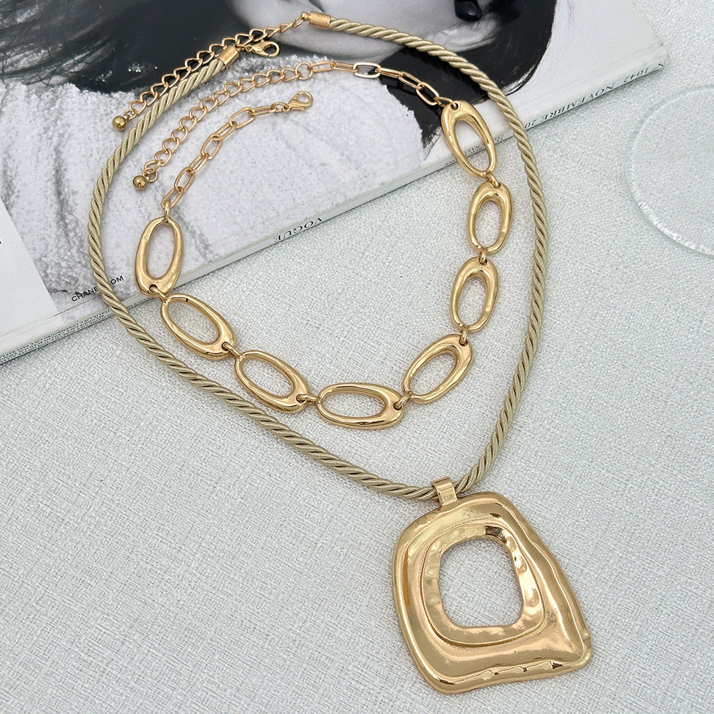 Orilla Sculpted Circle Necklace Set