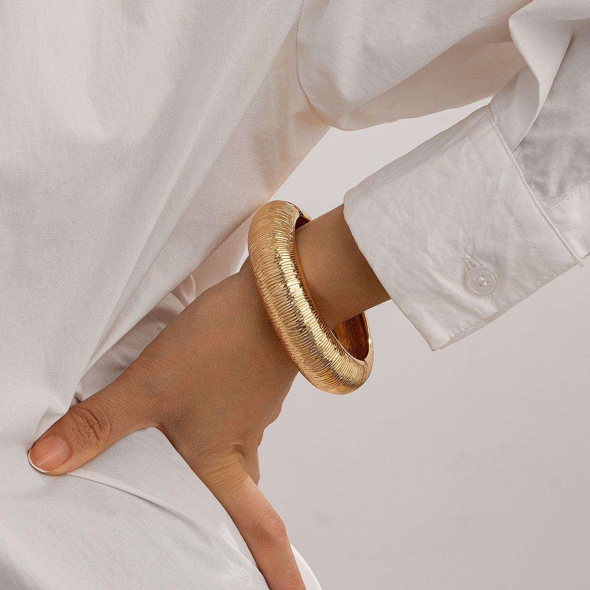 Aurion Sculpted Spring Bangle