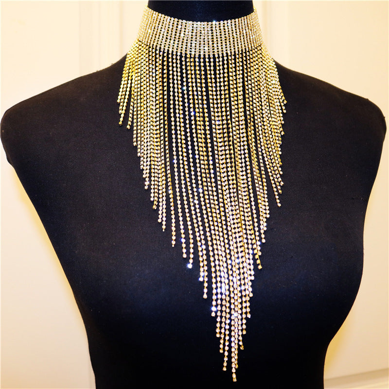 V-Neck Statement Necklace – Elegant Versatile Glow